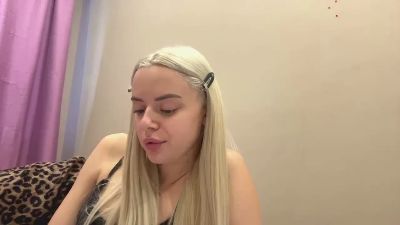 RozellaNuckles live cam on Cam4