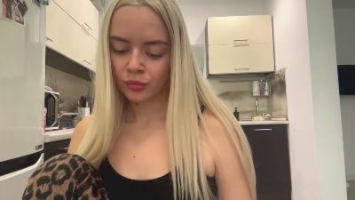RozellaNuckles live cam on Cam4