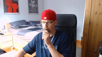 Rubber_Sk8er live cam on Cam4