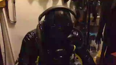 Rubber_faggot live cam on Cam4