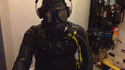 Rubber_faggot live cam on Cam4