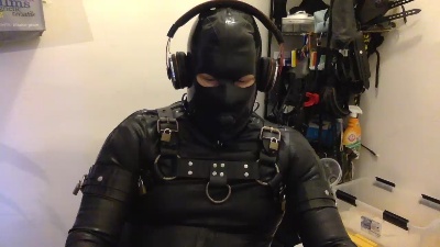 Rubber_faggot live cam on Cam4