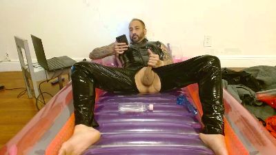 Rubberdom69 live cam on Cam4
