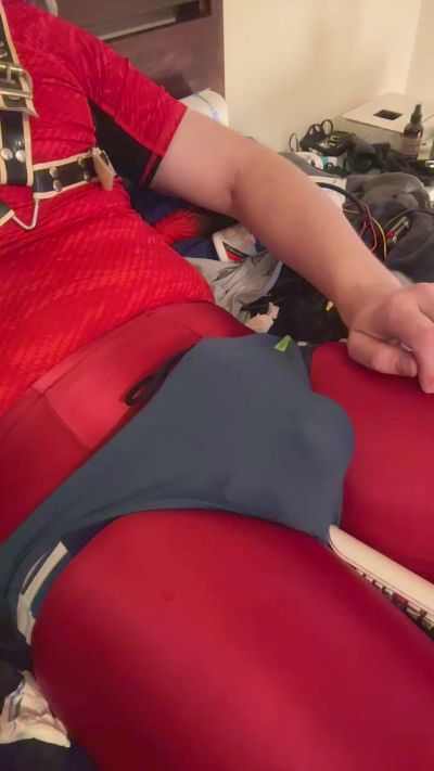 Rubberish187 live cam on Cam4