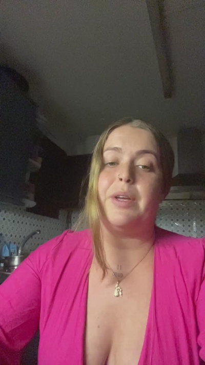 Rubiaymoreno live cam on Cam4