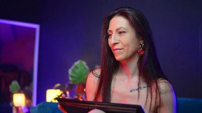 RubyRosa live cam on Cam4