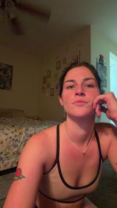 Rubycola live cam on Cam4