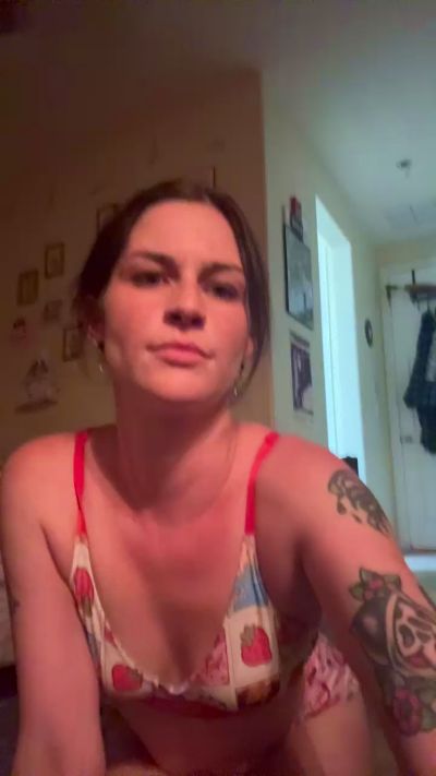 Rubycola live cam on Cam4
