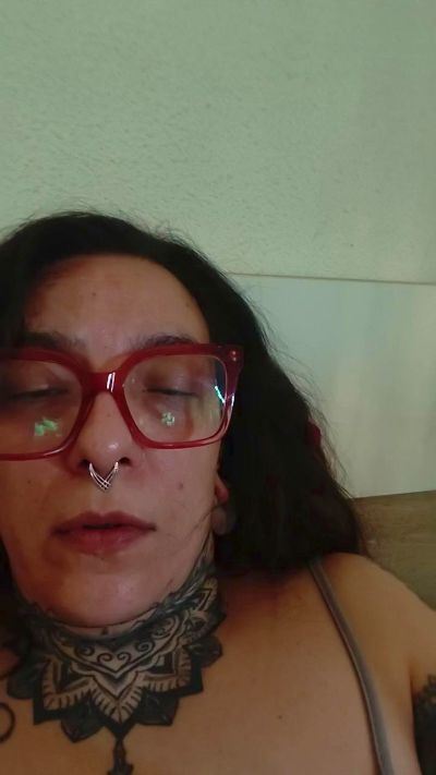 Runawaywoman live cam on Cam4