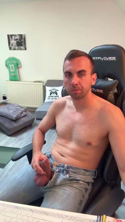 Runtasty96 live cam on Cam4