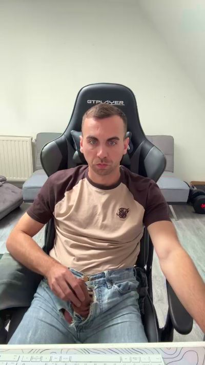 Runtasty96 live cam on Cam4