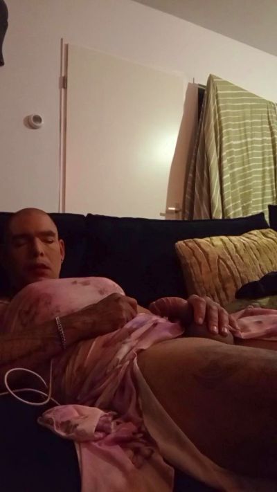Rvanoverveld85 live cam on Cam4
