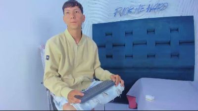 SAMMYHOT_19 live cam on Cam4