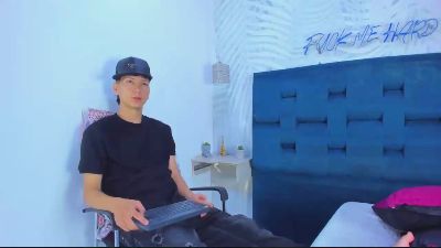 SAMMYHOT_19 live cam on Cam4