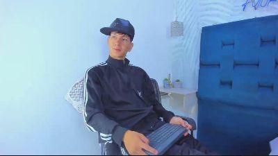 SAMMYHOT_19 live cam on Cam4