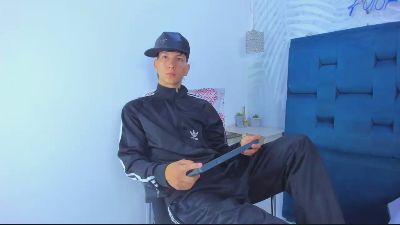 SAMMYHOT_19 live cam on Cam4