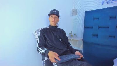 SAMMYHOT_19 live cam on Cam4