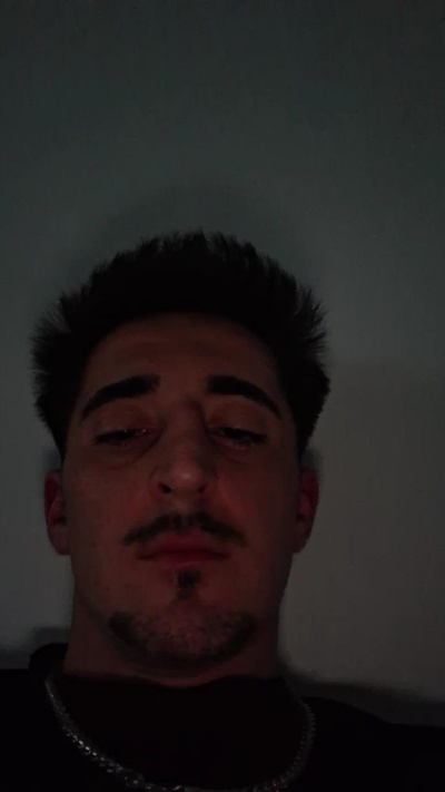 Webcam uomo dal vivo da Austria con SAUGAR777