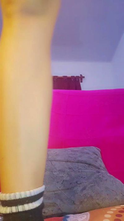 Saaarahh261 live cam on Cam4