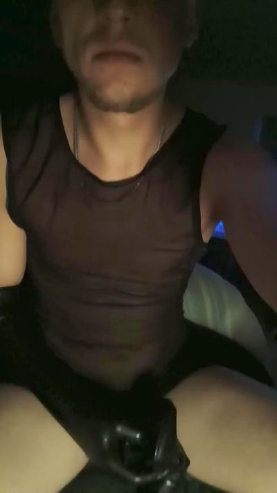 Saatisboy live cam on Cam4