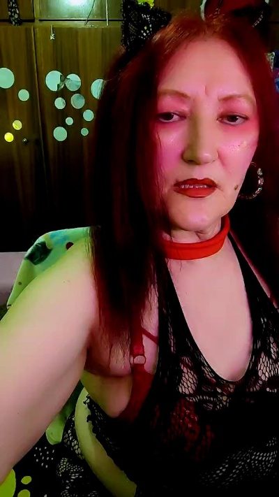 SabrinaXlovess live cam on Cam4