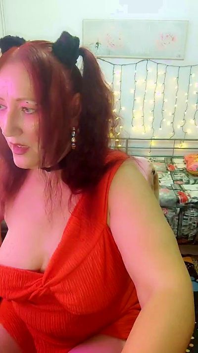 SabrinaXlovess live cam on Cam4
