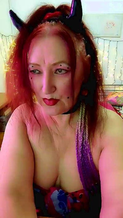 SabrinaXlovess live cam on Cam4