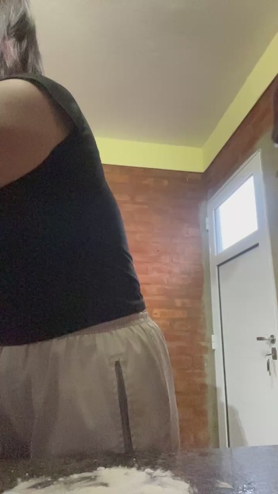 Sacrlett live cam on Cam4