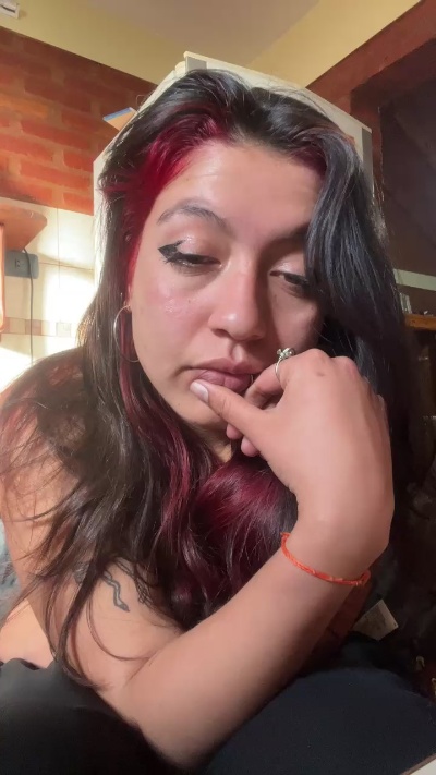 Sacrlett live cam on Cam4