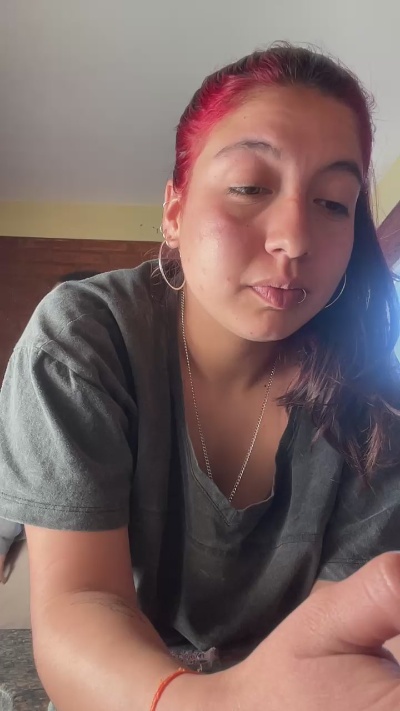 Sacrlett live cam on Cam4