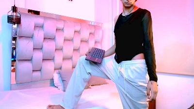 SahirCharm1 live cam on Cam4