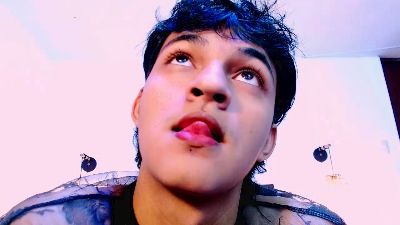 SahirCharm1 live cam on Cam4