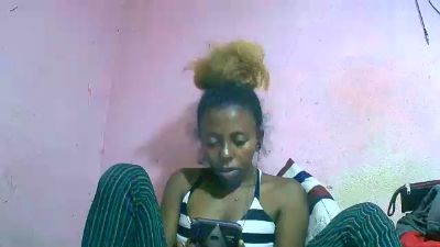 Sairah28 live cam on Cam4