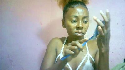 Sairah28 live cam on Cam4