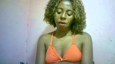 Sairah28 live cam on Cam4