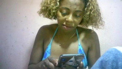Sairah28 live cam on Cam4