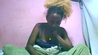Sairah28 live cam on Cam4