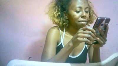 Sairah28 live cam on Cam4