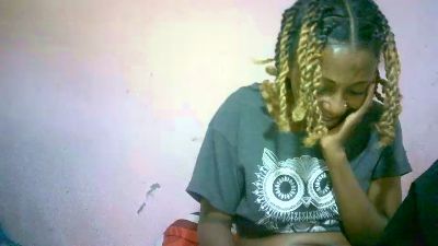 Sairah28 live cam on Cam4
