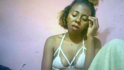 Sairah28 live cam on Cam4