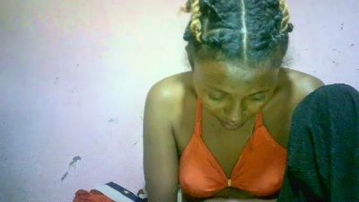 Sairah28 live cam on Cam4