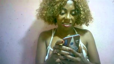 Sairah28 live cam on Cam4