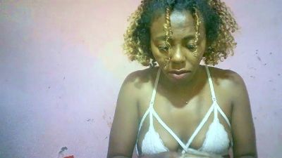 Sairah28 live cam on Cam4