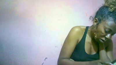 Sairah28 live cam on Cam4