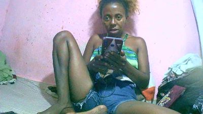Sairah28 live cam on Cam4