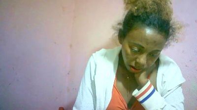 Sairah28 live cam on Cam4