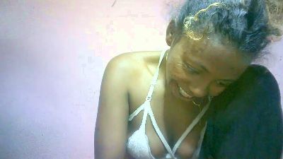 Sairah28 live cam on Cam4