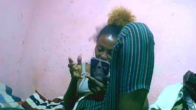 Sairah28 live cam on Cam4