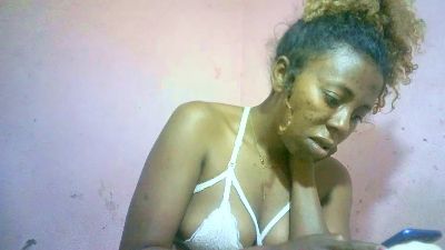 Sairah28 live cam on Cam4