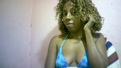 Sairah28 live cam on Cam4